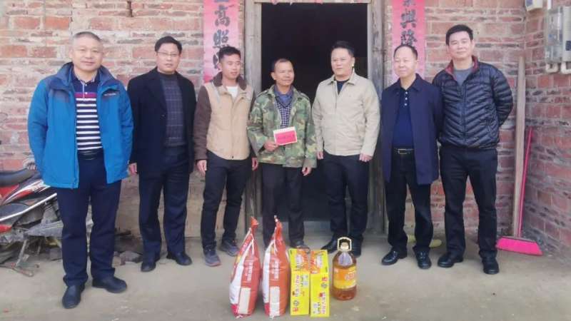 珠海建工集團赴鄉(xiāng)村振興對口幫扶鎮(zhèn)進行深入調(diào)研，慰問返貧監(jiān)測戶家庭，看望駐鎮(zhèn)干部